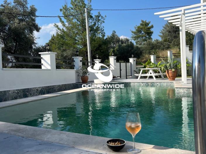 Image No.1-3 Bed Villa for sale