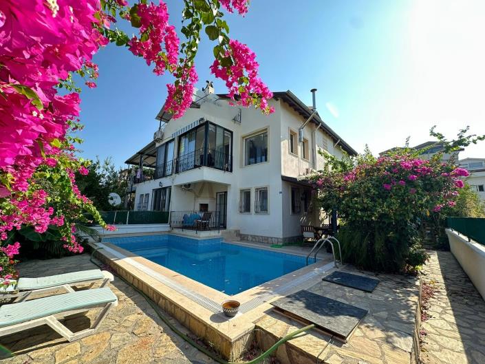 Image No.1-4 Bed Apartment for sale