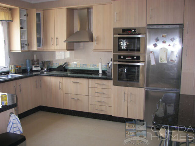 Image No.7-3 Bed Property for sale