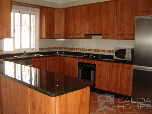 Image No.8-3 Bed Property for sale