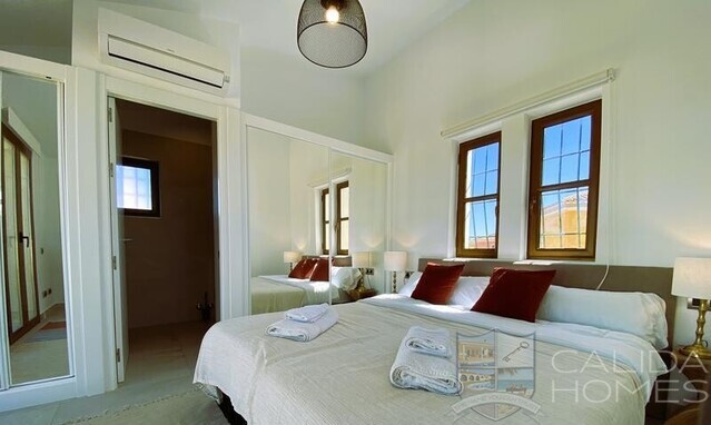 Image No.9-3 Bed Villa for sale