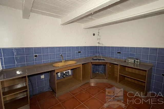 Image No.8-3 Bed House for sale