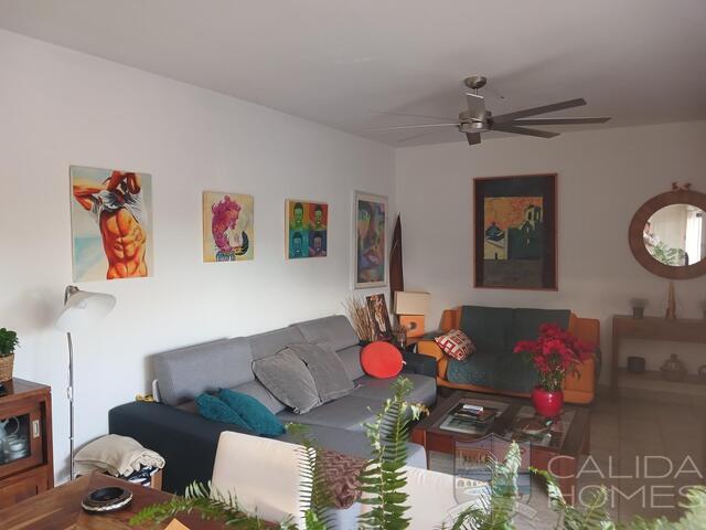 Image No.10-4 Bed Villa for sale