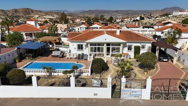 Image No.2-4 Bed Villa for sale