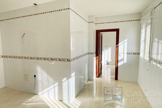 Image No.10-4 Bed Villa for sale