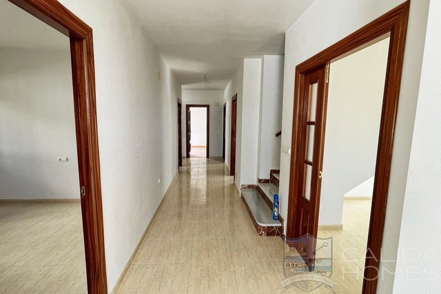 Image No.6-4 Bed Villa for sale