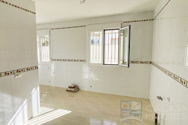 Image No.9-4 Bed Villa for sale