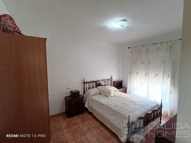 Image No.15-5 Bed Townhouse for sale