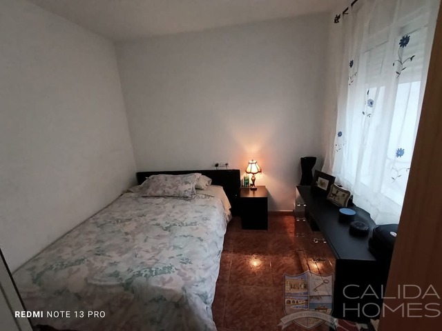 Image No.18-5 Bed Townhouse for sale