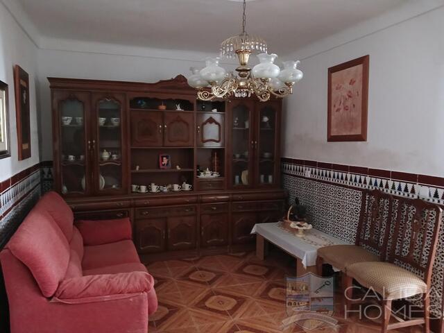 Image No.14-4 Bed Property for sale