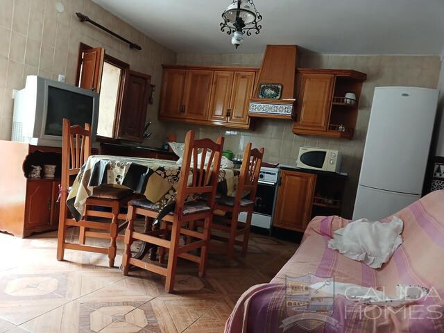 Image No.15-4 Bed Property for sale