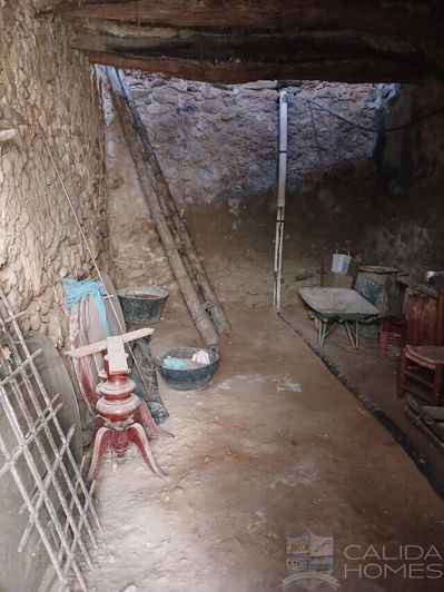 Image No.19-4 Bed Property for sale