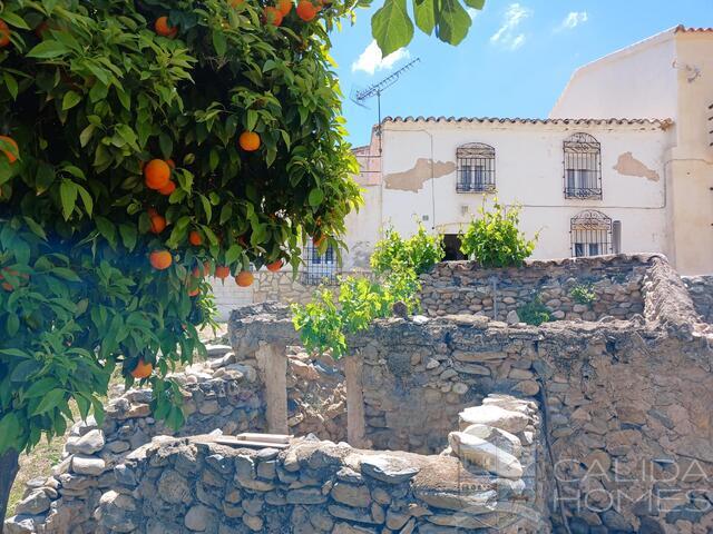 Image No.2-4 Bed Property for sale