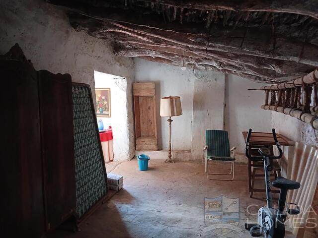 Image No.20-4 Bed Property for sale