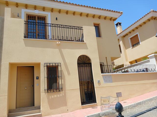 Image No.1-3 Bed Townhouse for sale