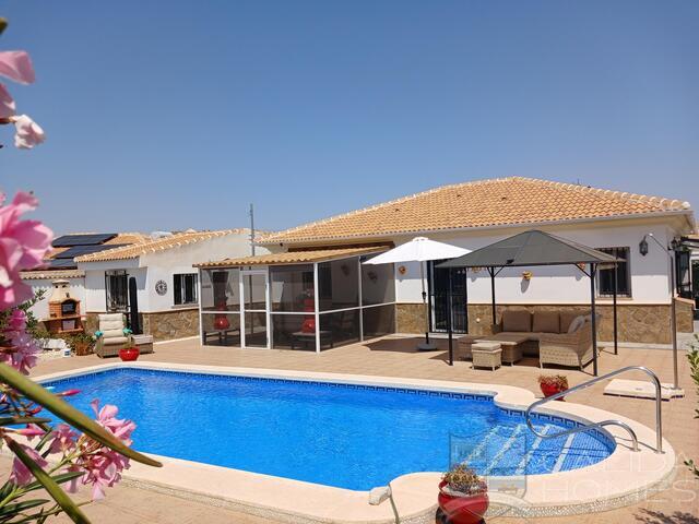 Image No.1-3 Bed Villa for sale