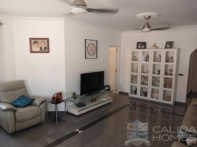 Image No.12-3 Bed Villa for sale