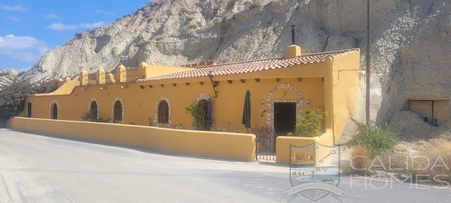 Image No.1-3 Bed House for sale