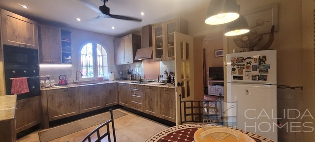 Image No.12-3 Bed House for sale