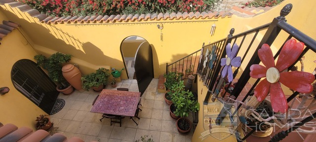 Image No.2-3 Bed House for sale