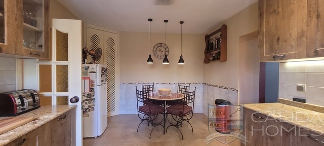 Image No.9-3 Bed House for sale