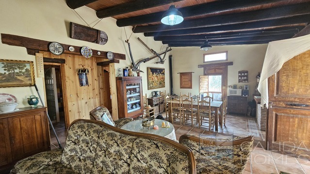 Image No.12-2 Bed House for sale