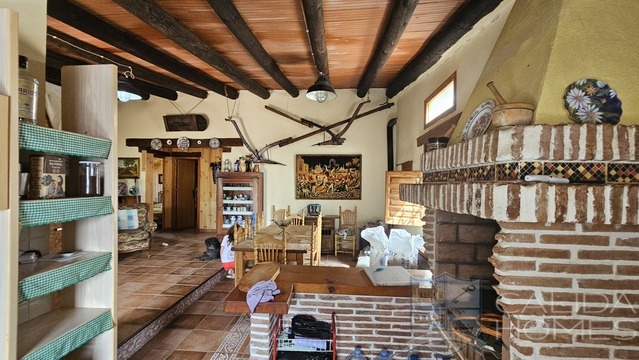 Image No.9-2 Bed House for sale