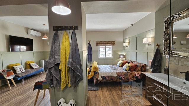 Image No.19-4 Bed Townhouse for sale