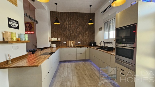 Image No.3-4 Bed Townhouse for sale