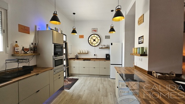 Image No.5-4 Bed Townhouse for sale