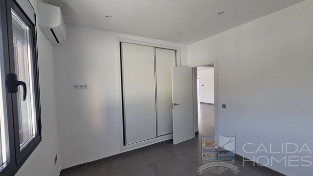 Image No.15-3 Bed Property for sale