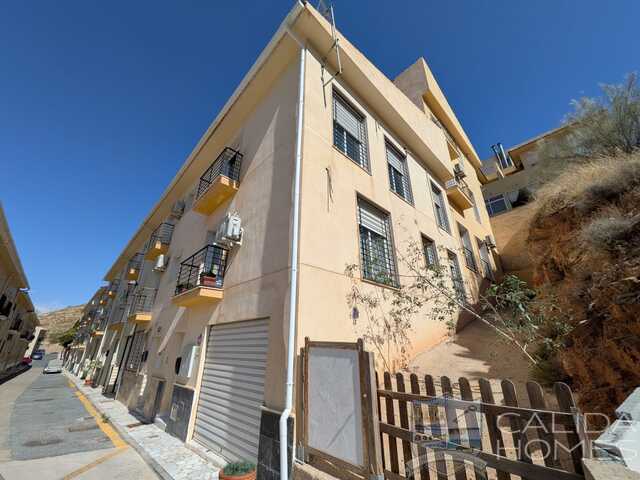 Image No.1-3 Bed Townhouse for sale