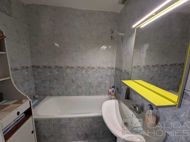 Image No.14-3 Bed Townhouse for sale