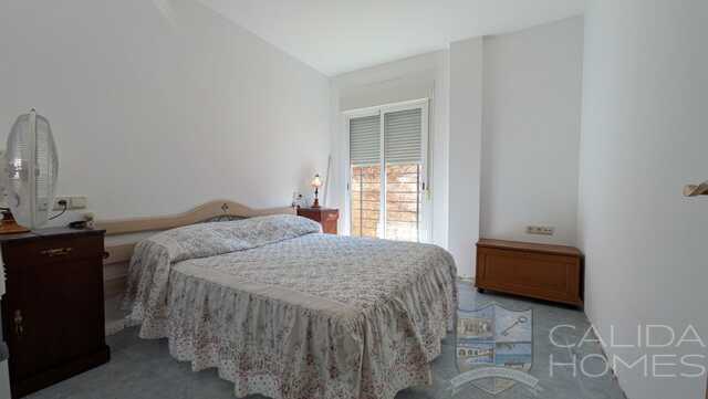 Image No.19-3 Bed Townhouse for sale