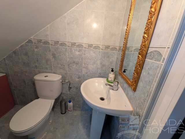 Image No.7-3 Bed Townhouse for sale