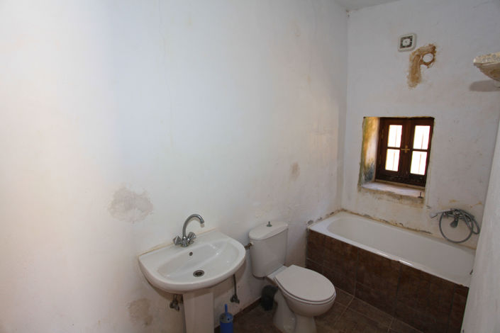 Image No.29-2 Bed Villa for sale