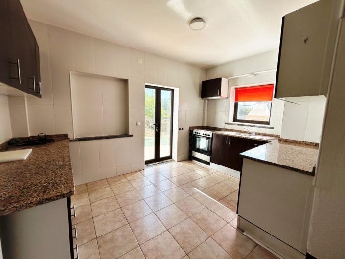 Image No.6-2 Bed Townhouse for sale