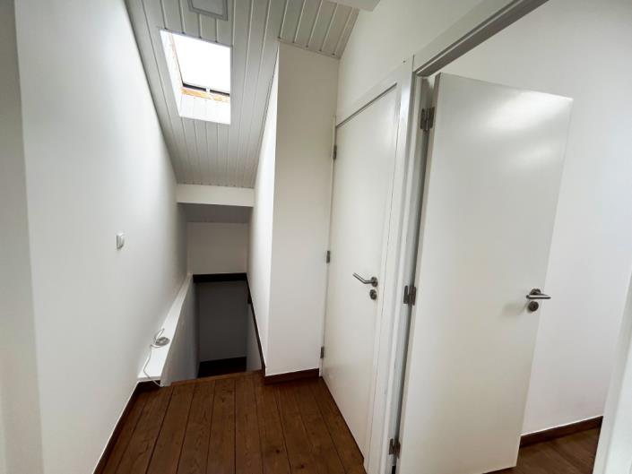 Image No.20-2 Bed Townhouse for sale