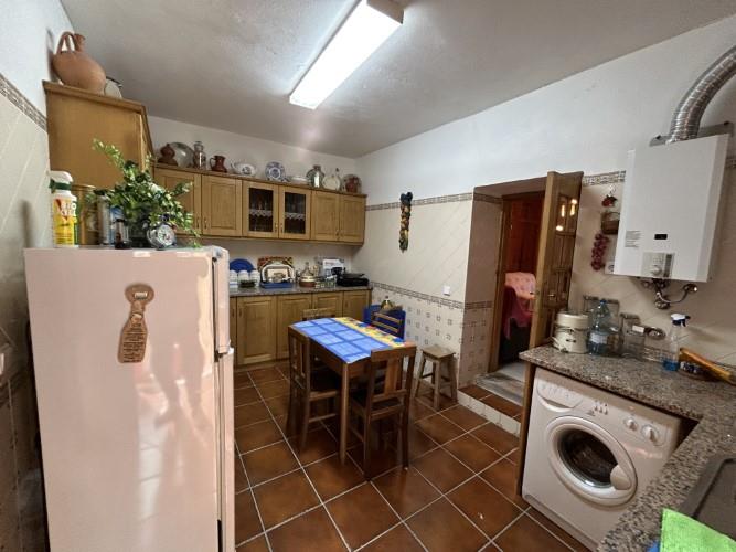 Image No.16-4 Bed House for sale