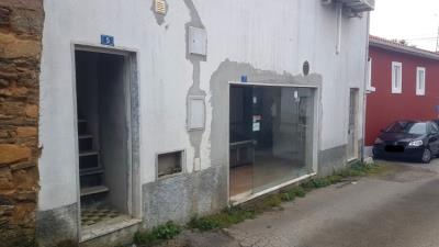 1 - Góis, Commercial