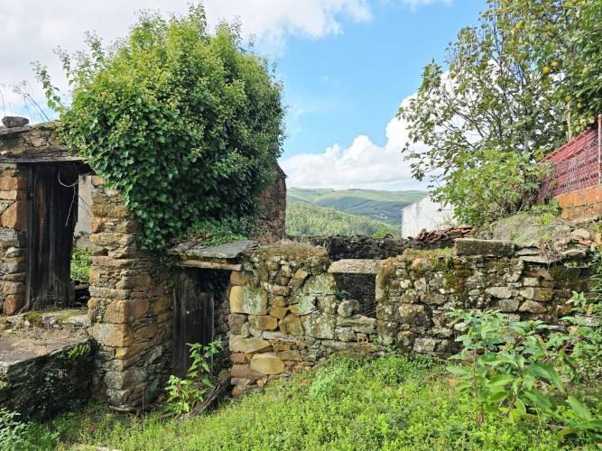 Image No.52-4 Bed Country House for sale