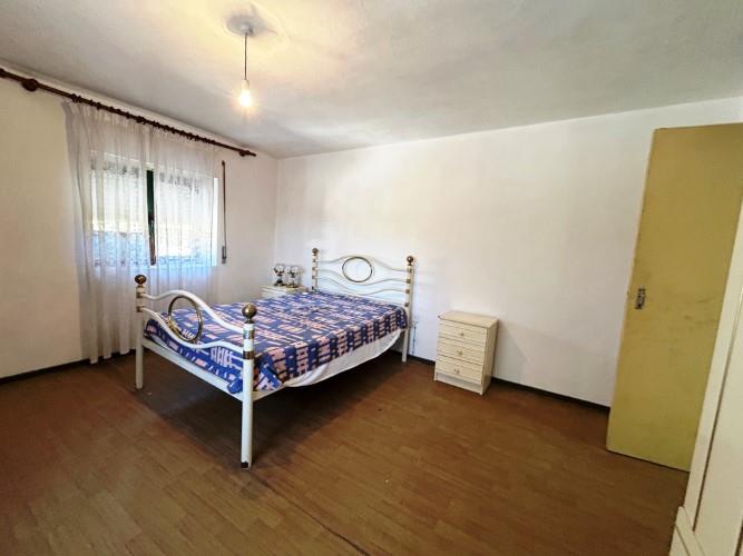 Image No.17-4 Bed Farmhouse for sale