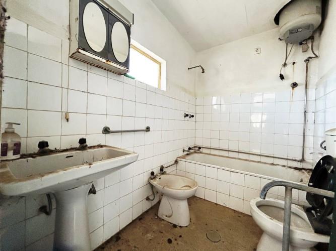 Image No.25-4 Bed Farmhouse for sale