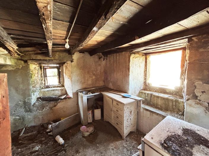 Image No.11-3 Bed Village House for sale