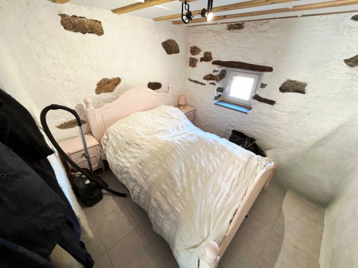 Image No.24-3 Bed House for sale