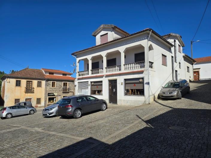 Image No.2-4 Bed House for sale