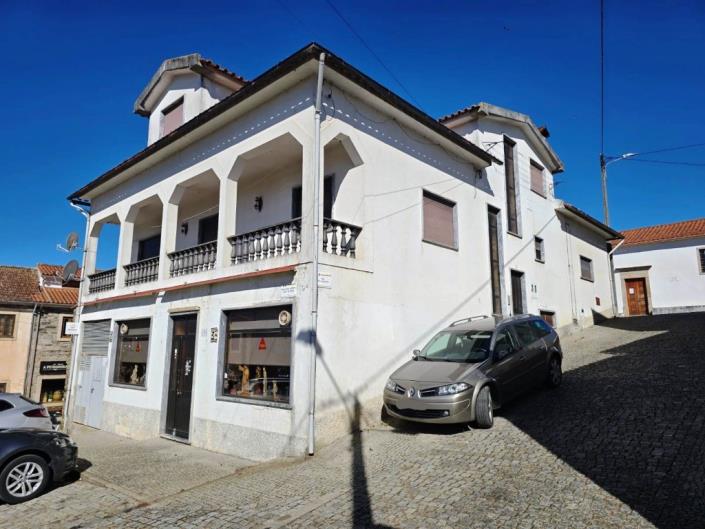 Image No.3-4 Bed House for sale