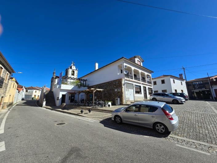 Image No.8-4 Bed House for sale