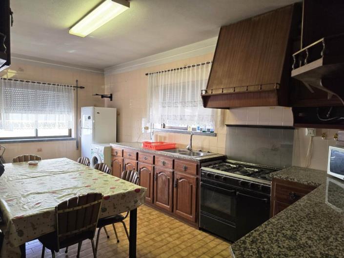 Image No.18-4 Bed House for sale