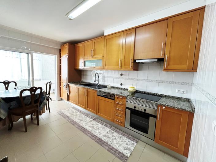 Image No.17-4 Bed Townhouse for sale